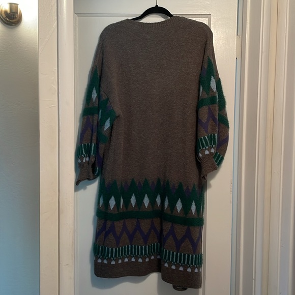 Gorgeous, long, gray sweater, warm, and snuggly anthropology - Picture 4 of 5